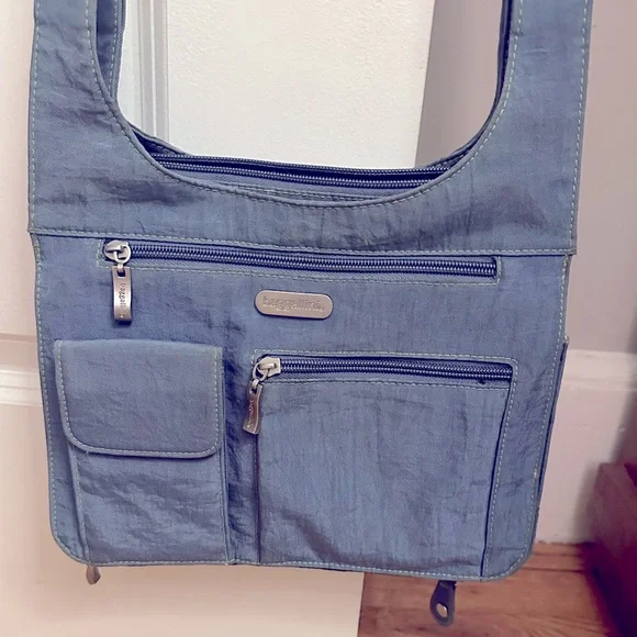 Baggallini Blue/Lime Nylon Multi-Pocket Crossbody Bag w/ Detachable Change Purse - Picture 9 of 15